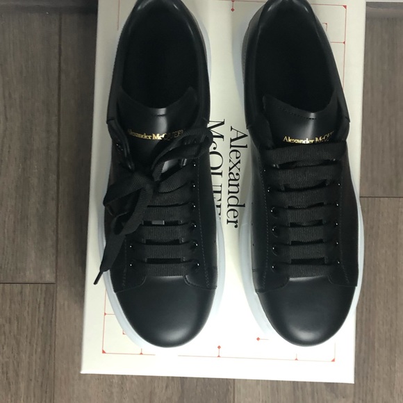 Alexander McQueen Men's Oversized Sneakers Black - Picture 8 of 15